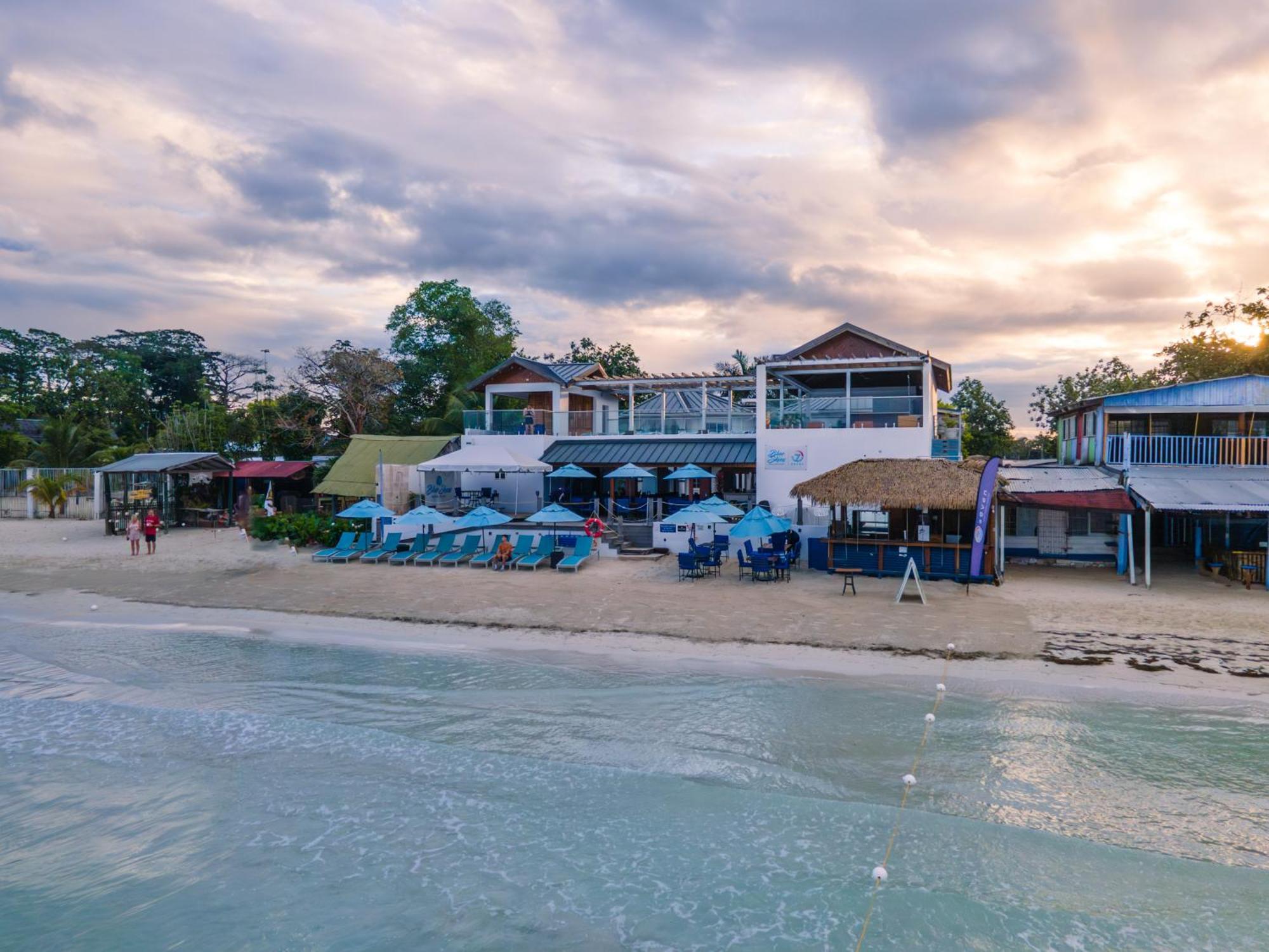 Blue Skies Beach Resort Negril Luaran gambar